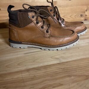 Toms Men’s casual shoe boot or youth brown size 7
